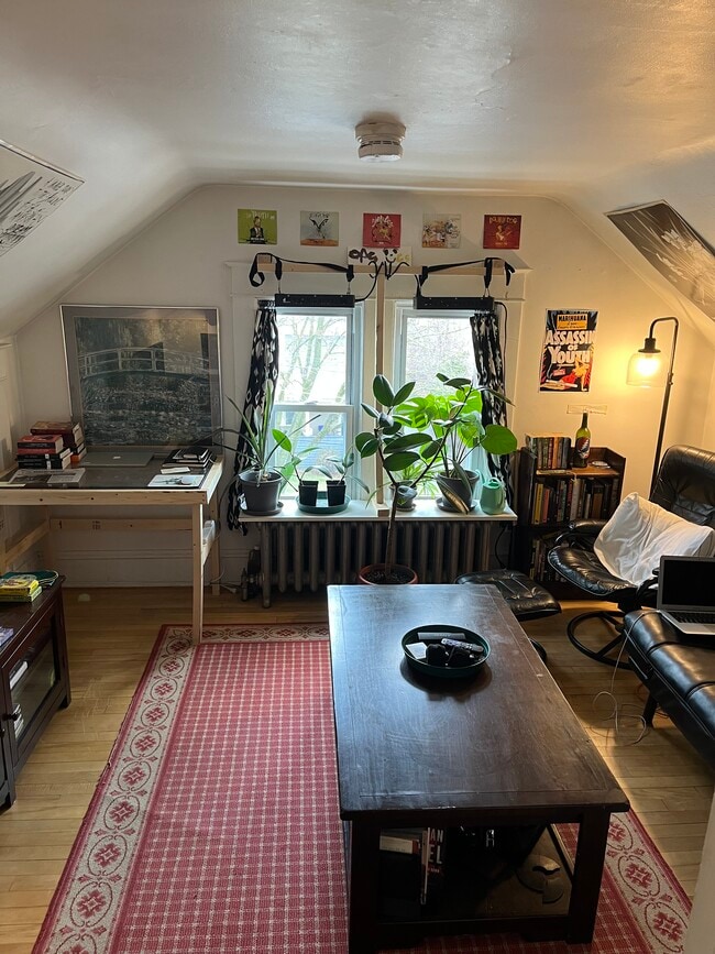 Building Photo - 14 University Ter Unit Apt 3