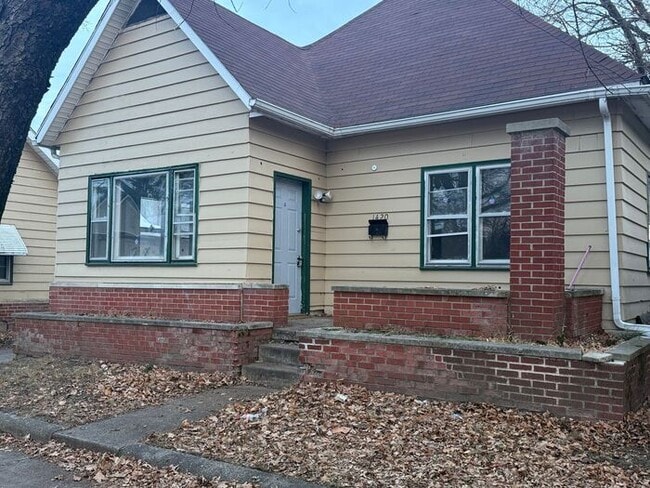 Photo - Large 3 Bedroom House - Pets Welcome!!