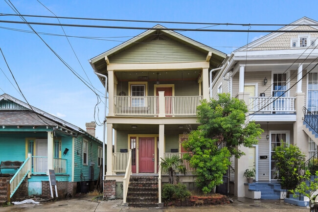 Building Photo - 2526 Jena St Unit 2526 Jena Rental
