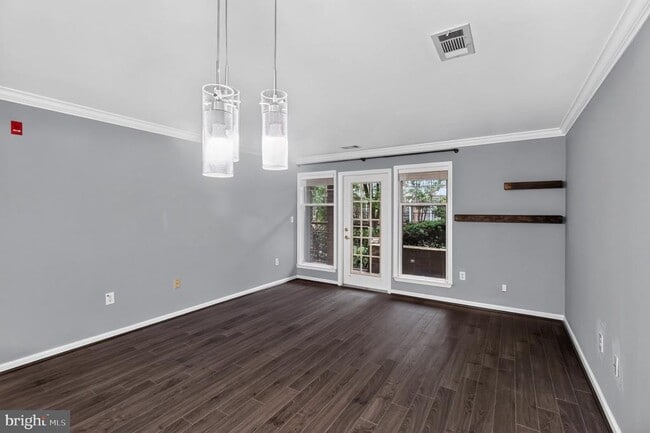 5565 Seminary Rd Unit 110