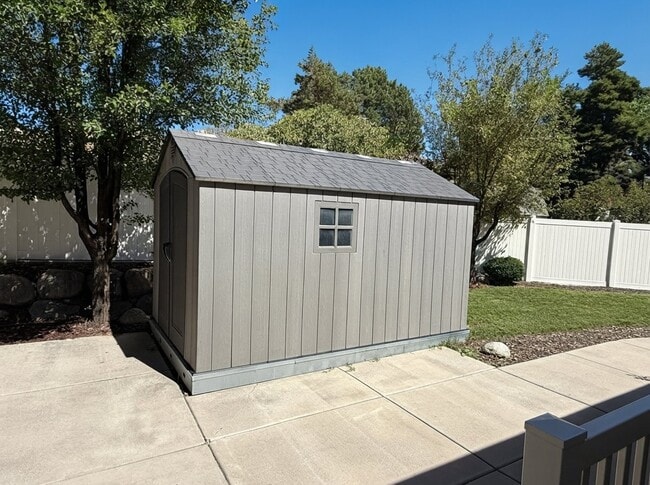 3474 Wade Ln