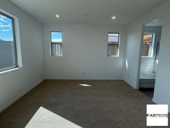 Building Photo - Family Home