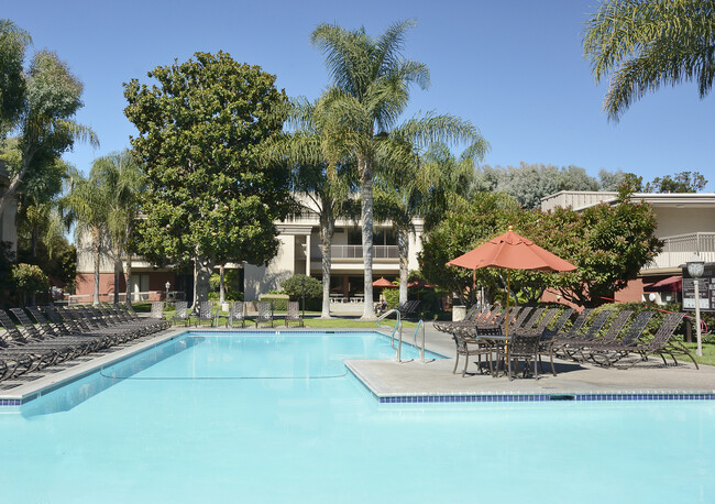 Pool and sundeck - eaves West Valley Apartments