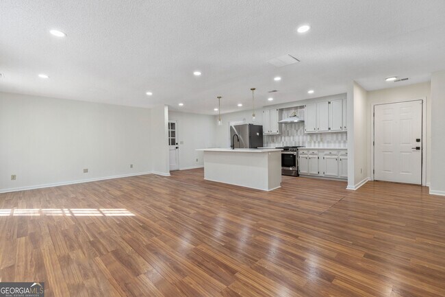 Photo - 2095 Uniwattee Trail SE