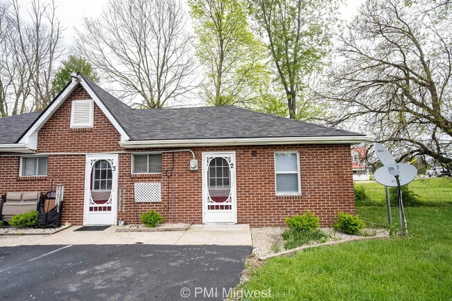 Photo - "Cozy Studio Living: Efficient & Affordable Space in Greenfield, IN!" Unit Apt 2