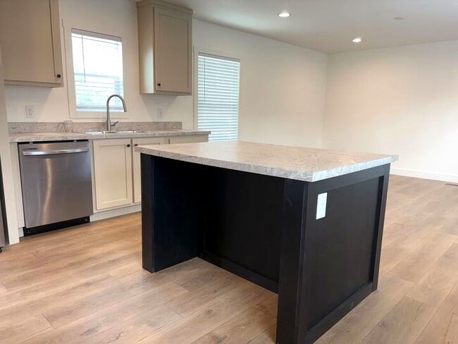 Photo - 2060 N Center St