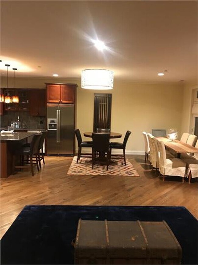 Photo - 7412 Madison St