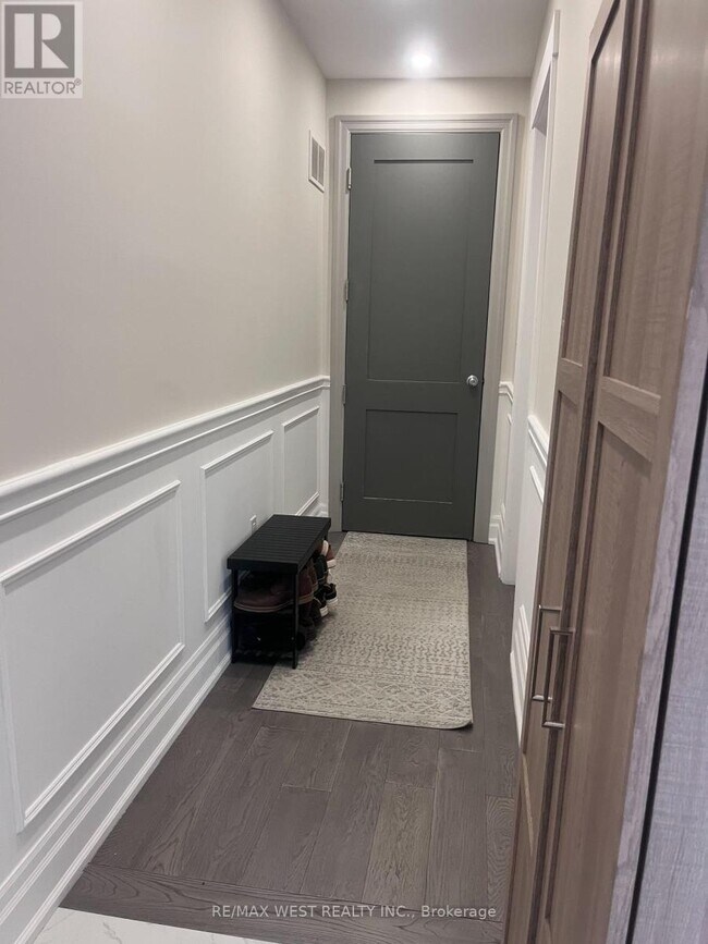 Photo - 1495 King St W