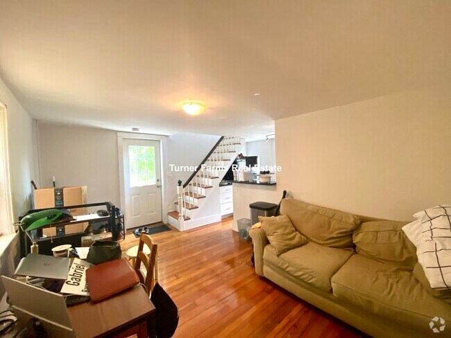 Building Photo - 10 Smith Ave Unit 2R Rental
