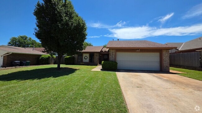 Building Photo - Great 3 Bedroom Home in Yukon!  $1450!