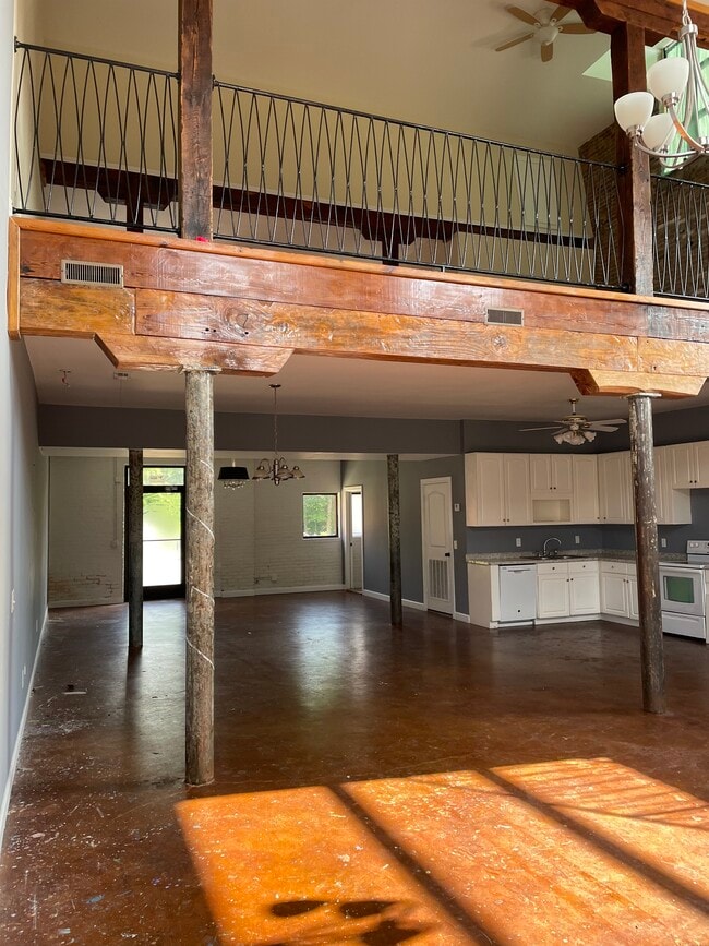 27 N Main St Unit 2