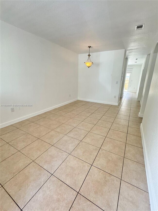 Photo - 2711 SE 16th Ave Condo Unit 103