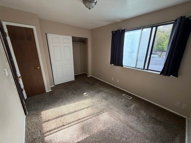 Photo - 460 E Elm St