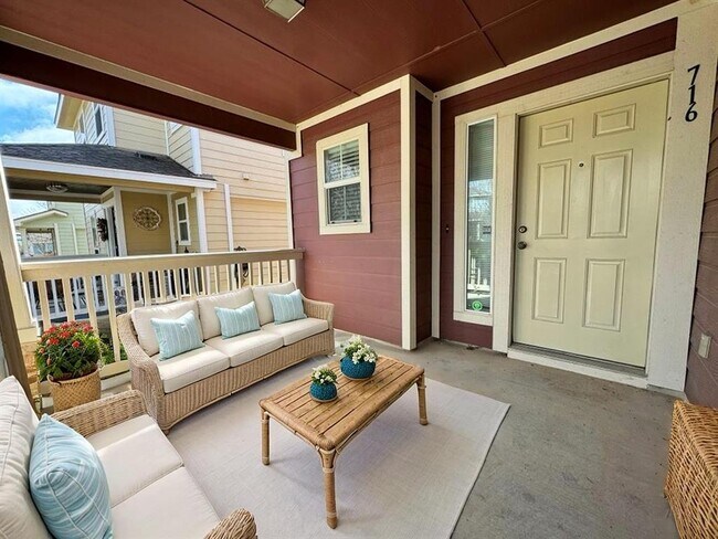 Photo - 716 Alamo Plaza Dr