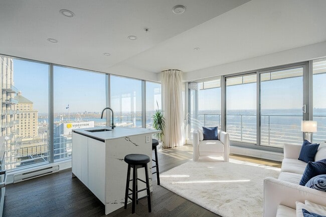 Building Photo - 720 Rue Saint-Jacques Unit 2704