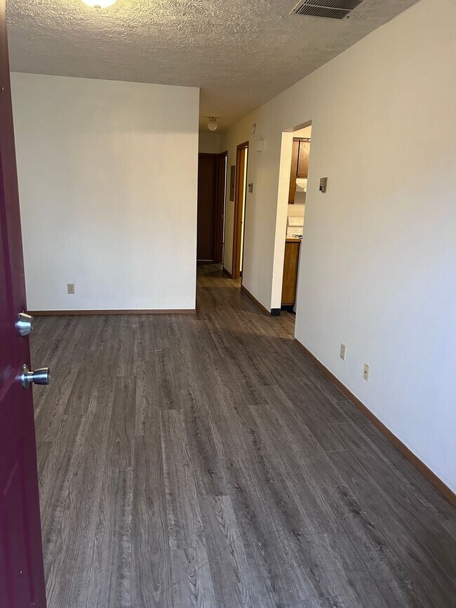 Photo - 220 W 2nd St