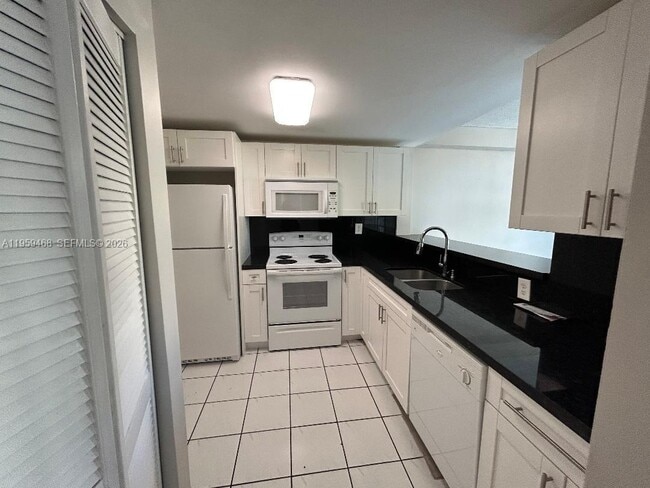 Photo - 11780 SW 18th St Unidad 202-2