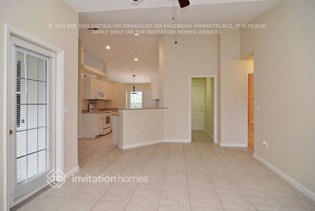 Photo - 668 SE Damask Ave