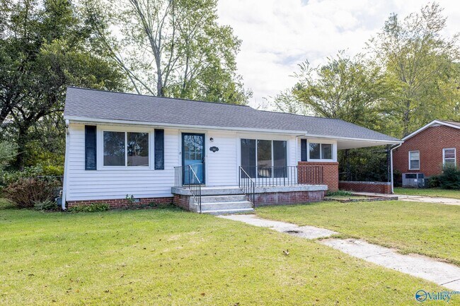 816 Giles Dr NE