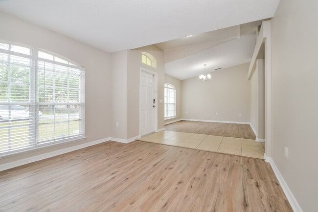 Photo - 903 Bonneville Ln
