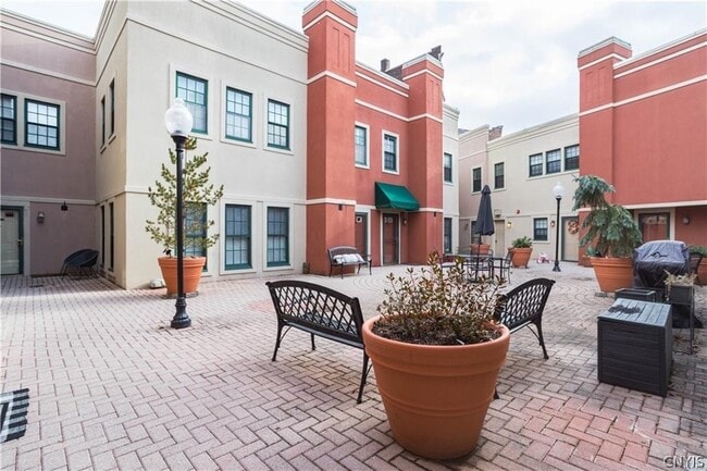 Photo - 133 Walton St