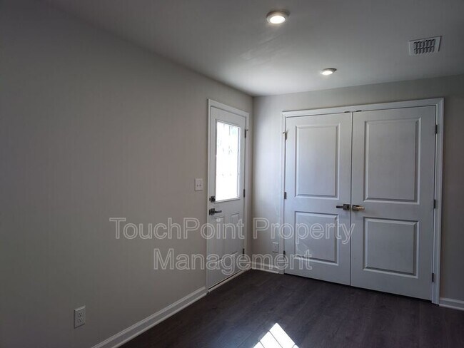 Photo - 8031 Sinnet Pl