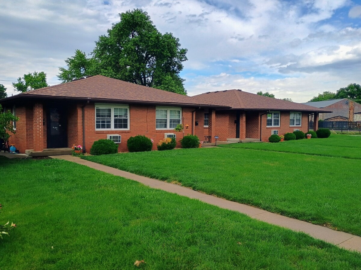 605-607 W. North Street duplex homes - 605 W North St
