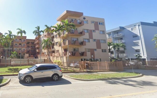 Building Photo - 1630 W 46th St Unit 514B