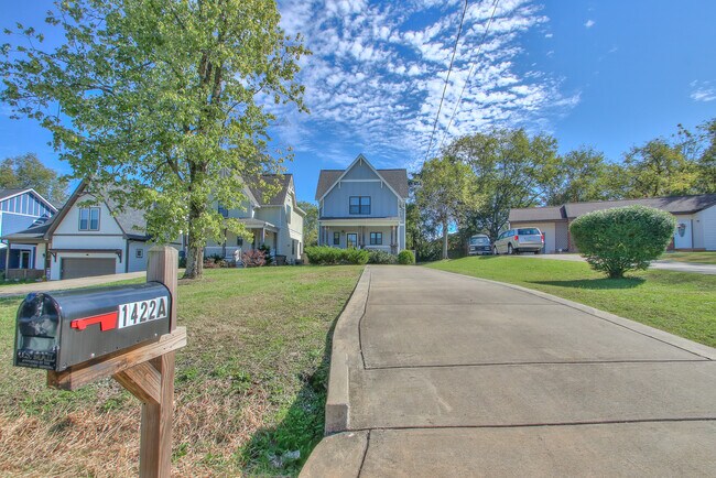 Photo - 1422A Huffine St