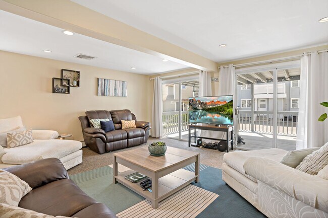 Photo - 210 Broadway