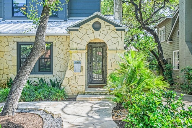 Photo - 258 Tuxedo Ave