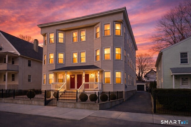 Building Photo - 1132 Hancock Ave Unit 3