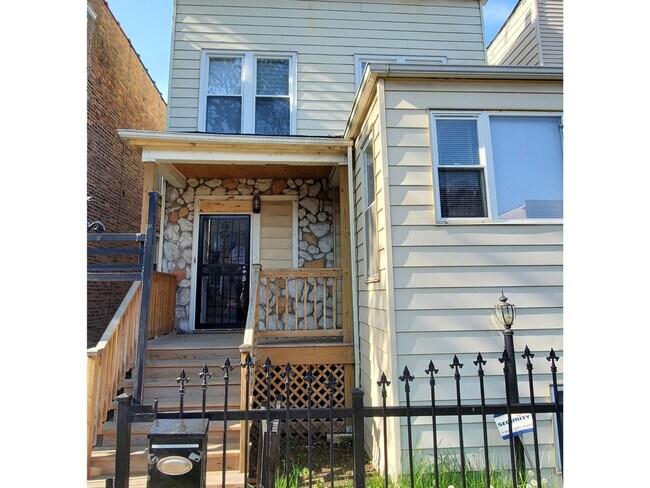 Building Photo - 4920 W Potomac Ave Unit 2 Rental