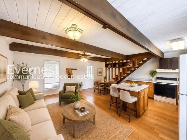 Photo - 801 W Navarro St