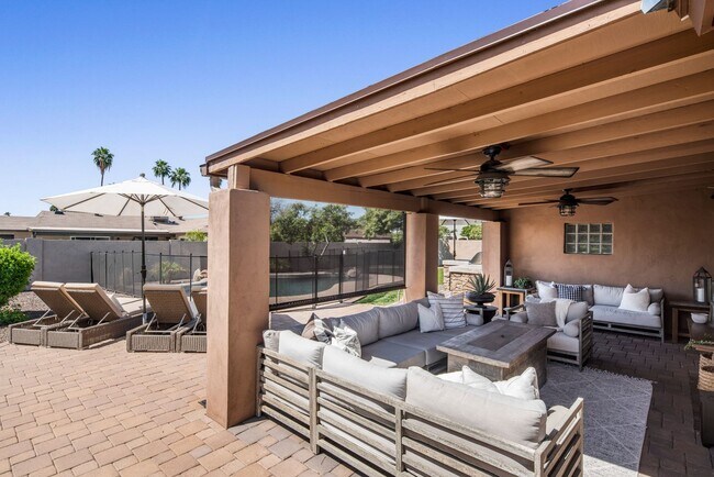 Photo - **STUNNING 3 BEDROOM/2 BATHROOM FULLY RENOVATED HOME IN SCOTTSDALE!! (THUNDERBIRD & 52ND ST)**