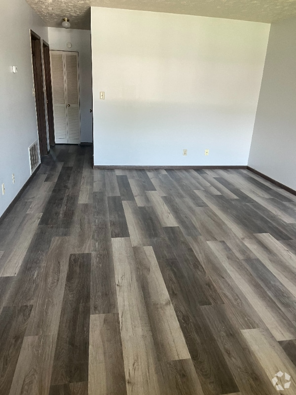 Building Photo - 639 E 10th St Unit 203 Rental