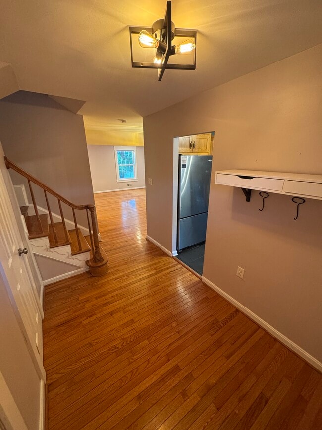 Photo - 9217 Burke Rd