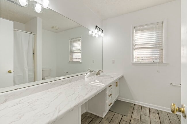 Photo - 2219 Euclid Rd NW