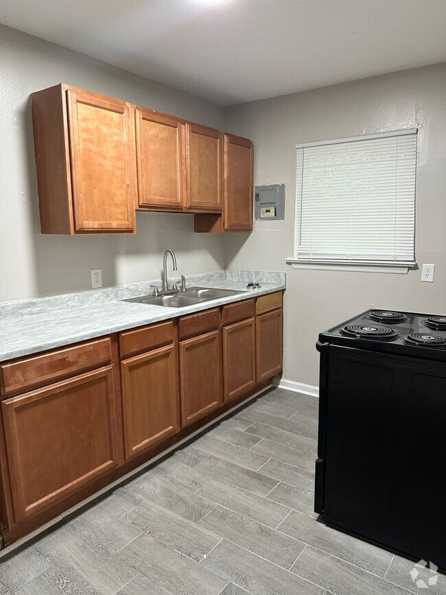 Building Photo - Spacious 2bedroom Townhome
