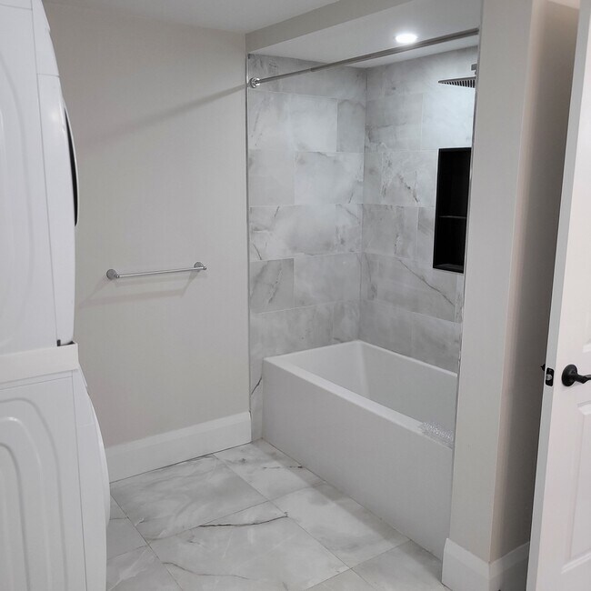 Building Photo - 846 Sixth St Unit Basement