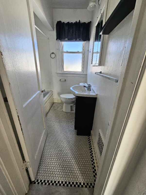 Photo - 2401 Burnside Ave Unit 2