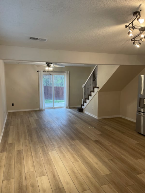 Photo - 208 N Pointe Ln