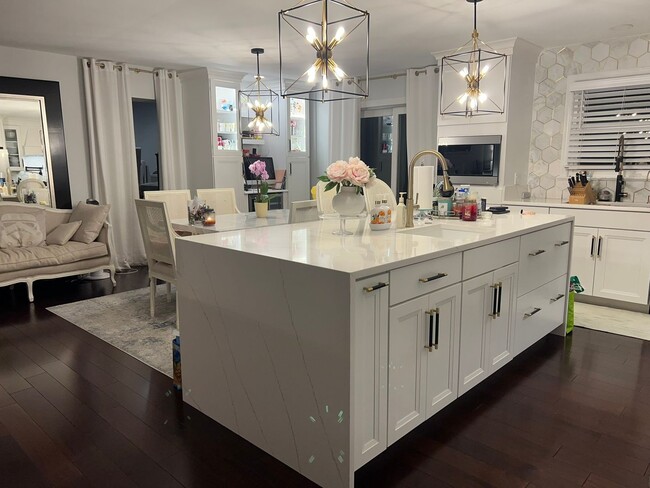 Photo - Gorgeous, fully remodeled 5 bed 3 bath centrally located in Great Falls
