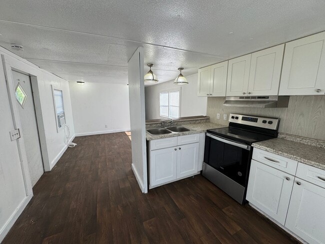 Photo - 2 Bedroom / 1 Bath Single wide for Rent – Irvin St, Live Oak, FL