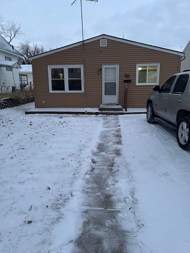 Building Photo - 941 20th Ave SW