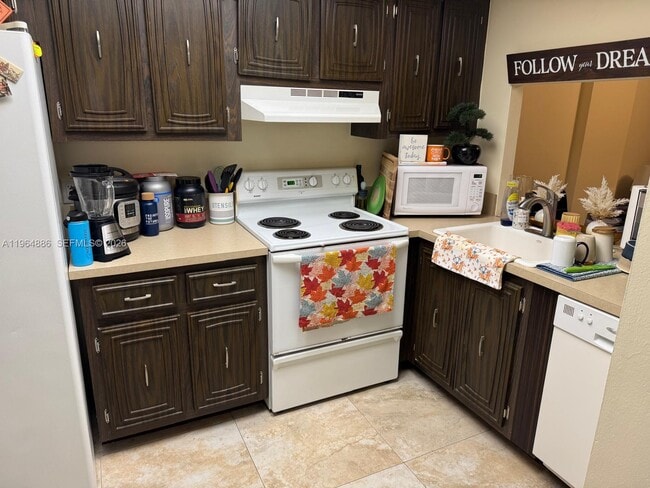 Photo - 116 Royal Pk Dr Unit 2D