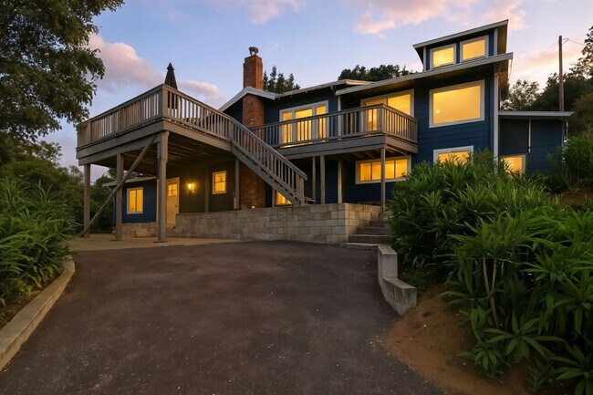 Photo - 3 Bed/2.5 Bath Multilevel Home with Amazin...