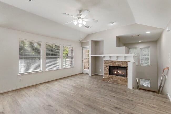 Photo - 67 Woodlily Pl