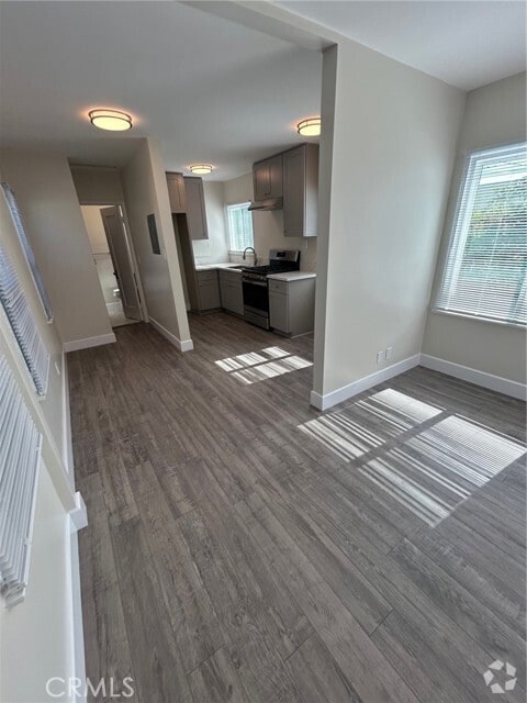 Building Photo - 1082 W 21st St Rental