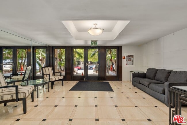 1262 S Barrington Ave Unit 204